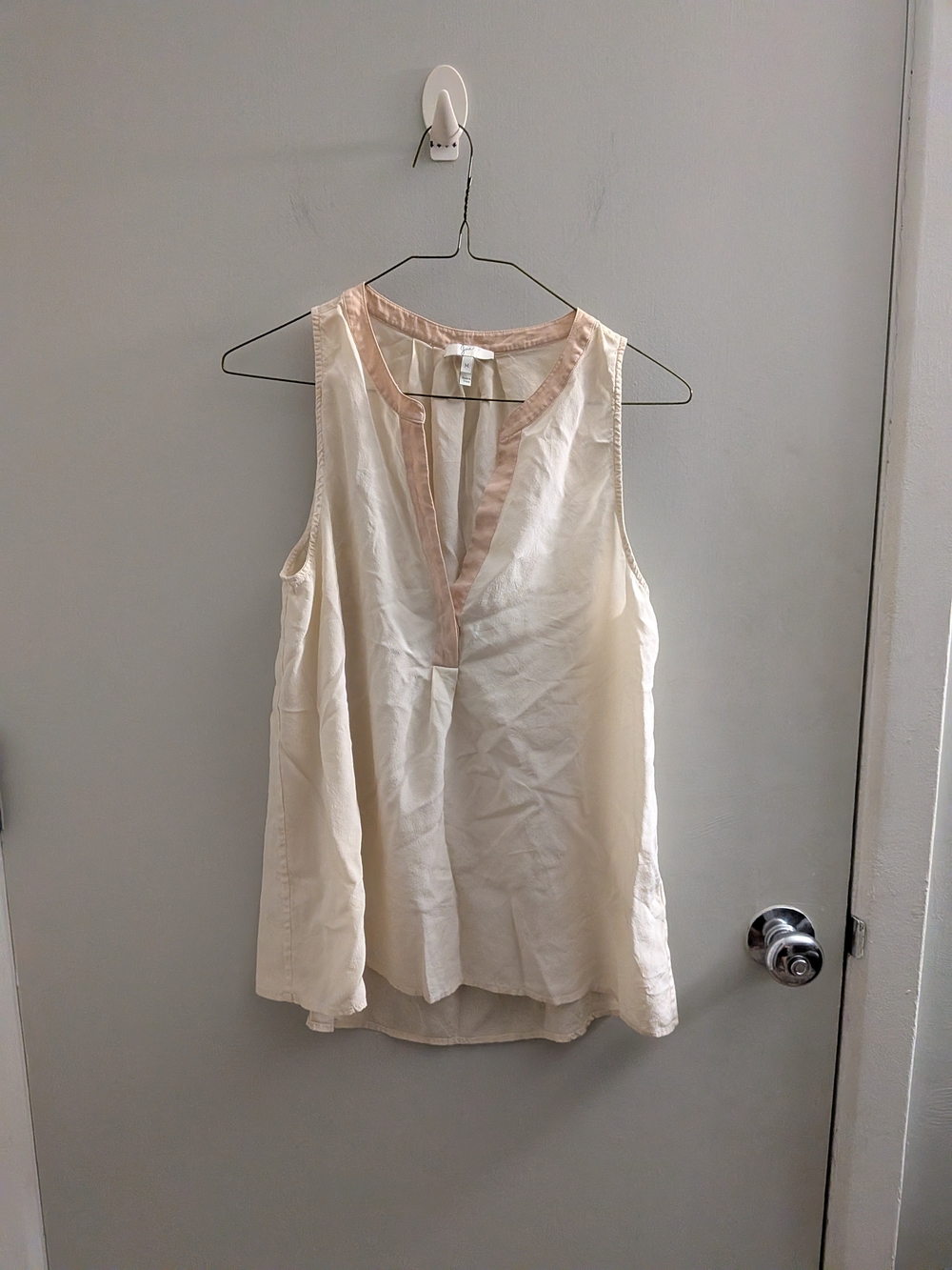 Toby Heart Ginger Cream V-Neck 100 Percent Silk Sleeveless Blouse Luxury Office